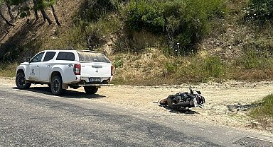 Motosiklet kamyonete çarptı: 2 yaralı