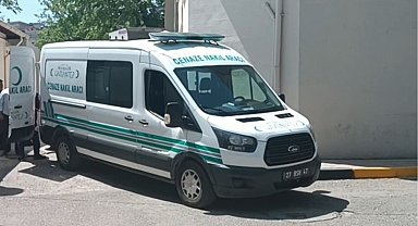 Motosikletiyle dengesini kaybedip bariyerlere çarpan sürücü hayatını kaybetti