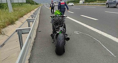 Motosikletler otoyolda çarpıştı: Sürücüler metrelerce sürüklendi