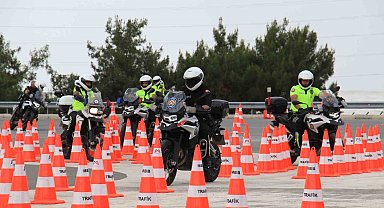Motosikletli trafik polis timleri sertifikalarını aldı