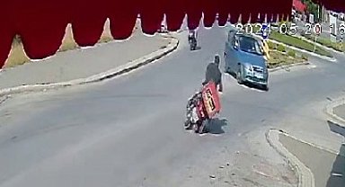 Motosikletlinin ölümden döndüğü anlar güvenlik kamerasında