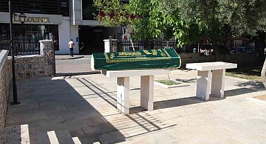 Muğla'da camiye bırakılan tabut içindeki cenaze merak konusu oldu