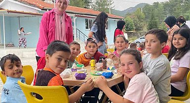 Muğla'da gönüllü gençlerden geleneksel çocuk oyunları etkinliği