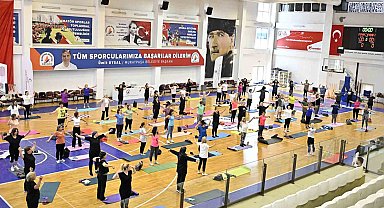 Muratpaşalı kadınlar sabah sporunda