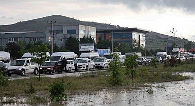 Nevşehir'de sağanak yağış ulaşımı olumsuz etkiledi