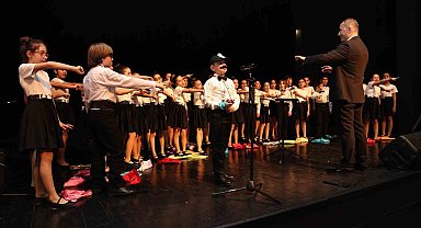 Nilüfer çocuk ve gençlik korosundan muhteşem performans