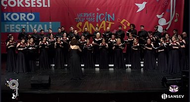 Nilüfer Çoksesli Koro festivale iki ödülle damga vurdu