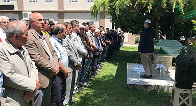 Oğlu tarafından benzin dökülerek yakılmıştı, son yolculuğuna uğurlandı