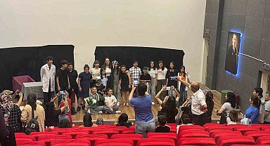 Öğrenciler 'Söyleyeceklerimiz var' oyunuyla alkış topladı