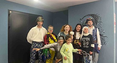 Öğrenciler Sihirli Gemi'yi izledi