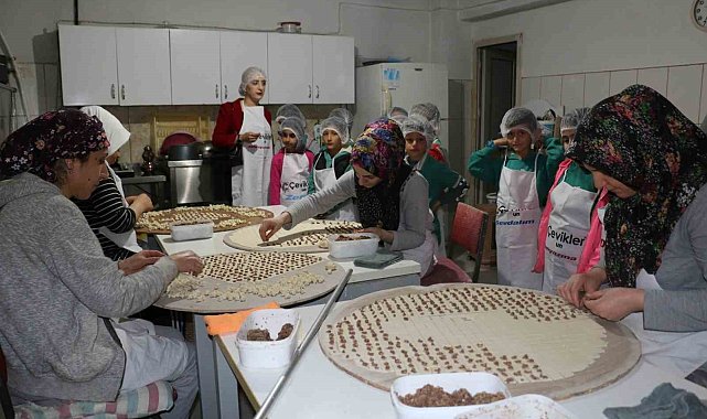 Öğrenciler unlu mamul üretim tesisini gezdi