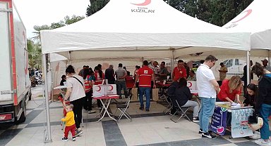 Öğrenciler velilerini ikna etti kan bağışına yoğun ilgi oldu