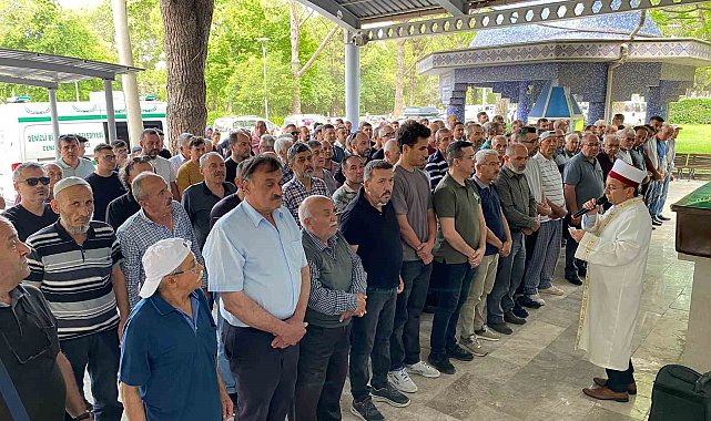 Öğrencileriyle voleybol oynarken vefat eden öğretmen toprağa verildi