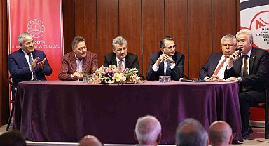 Öğrencilerle buluşan iş insanları değerli tavsiyeler verdi