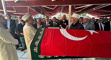 Öğrencisinin silahlı saldırısı sonucu hayatını kaybeden okul müdürü son yolculuğuna uğurlandı