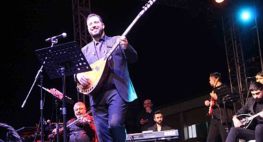 Oğuzhan Koç ve Mustafa Taş, Mut hayranlarına unutulmaz bir akşam yaşattı