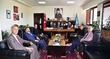 Öldürülen motokurye Ata Emre'nin ailesi, çocuklarının okuluna gitti
