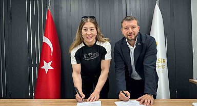 Olimpiyatlar öncesi milli güreşçi Yasemin Adar Yiğit ile sözleşme yenilendi