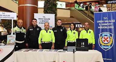 Ordu'da polis ekipleri, Trafik Haftası'nda vatandaşı bilgilendirdi