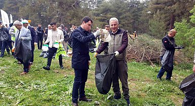 Orhaneli ormanlarında çöpler toplandı
