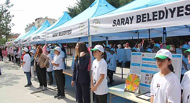 Ortaokul öğrencilerinin hazırladığı eserlerden oluşan bilim fuarı açıldı