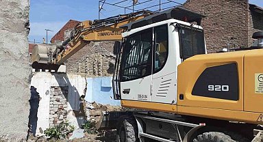 Osmangazi'de metruk bina mesaisi