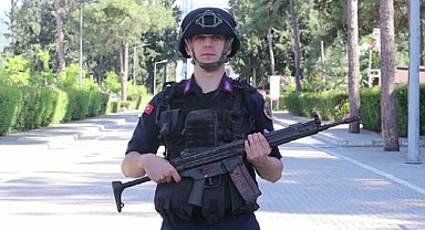 Osmaniye'de jandarmadan duygusal anneler günü klibi