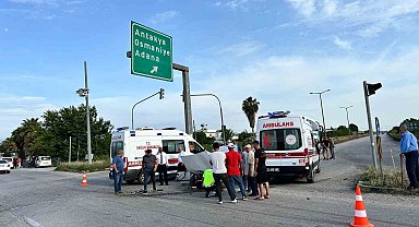 Otobüsle çarpışarak hurdaya dönen Tofaş'ın sürücüsü yaralandı