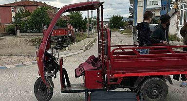 Otomobil ile elektrikli bisiklet çarpıştı: 4 yaralı