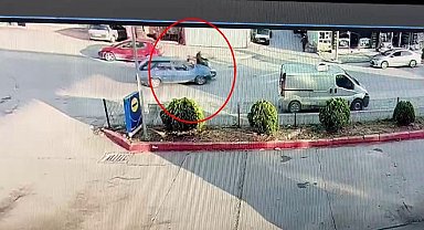 Otomobil ile motosikletin kazası kamerada: 1 yaralı