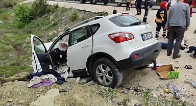Otomobil şarampole devrildi: 2 yaralı