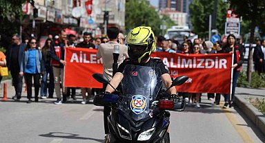Özel bireylerin 'Sessiz Yürüşü'ne polis de destek oldu