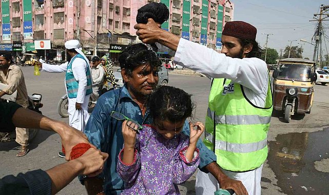 Pakistan'da termometreler 50 dereceyi gösterdi