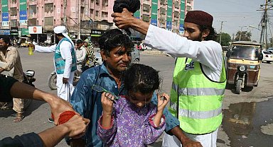 Pakistan'da termometreler 50 dereceyi gösterdi