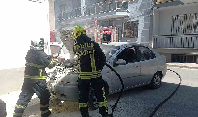 Park halindeki otomobilde yangın çıktı