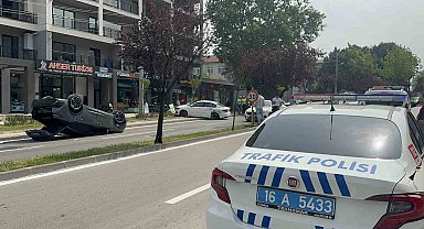 Park halindeki otomobile çarptı, takla attı