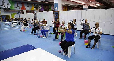Parkinson hastaları, egzersizlerini ASFİM'de yapıyor