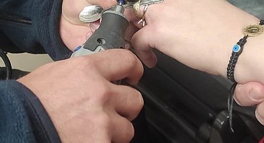 Parmağına yüzük sıkıştı, soluğu hastanede aldı