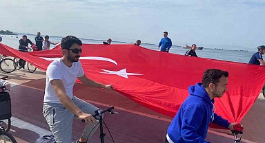 Pendik'te 19 Mayıs için Türk bayrağıyla pedal çevirdiler