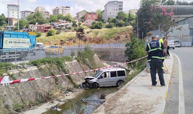 Pendik'te direksiyon hakimiyetini kaybeden sürücü su kanalına uçtu: 1 yaralı