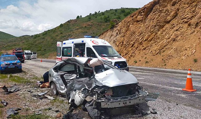 Pikap ile otomobil çarpıştı: 2 ölü 2 yaralı