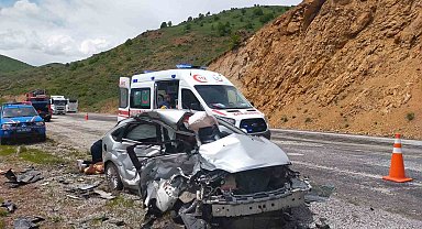 Pikap ile otomobil çarpıştı: 2 ölü 2 yaralı