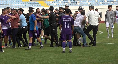 Play-out maçını Oğuzhan Spor kazandı, saha karıştı