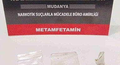 Polis, 2 şüpheliyi uyuşturucu maddeyle yakaladı
