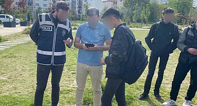 Polis ekipleri parklarda 33 şüpheliyi sorguladı