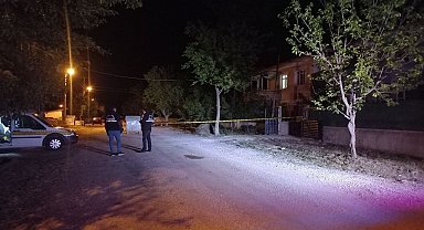 Polis memuru tartıştığı komşusunu öldürdü