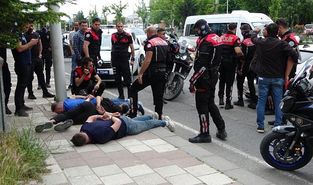 Polisin 'dur' ihtarına uymayarak kaçan araç kaza yaptı