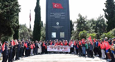 Protokol ve öğrenciler şehitlikte: "Şehitler tepesi boş değil"