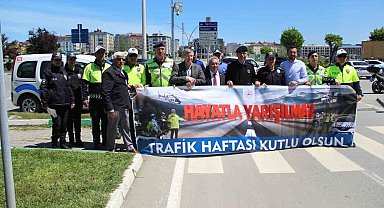 Protokolden sürücülere broşür: "Hayatla Yarışılmaz"