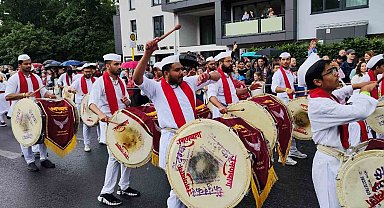 "Berlin Kültürler Karnavalı" renkli görüntülere sahne oldu